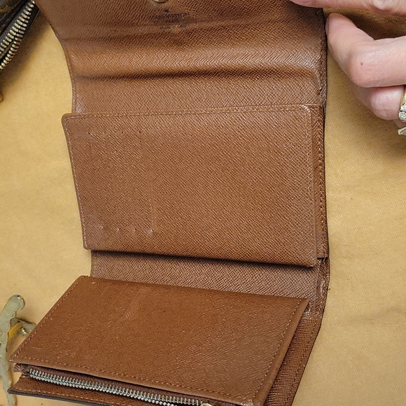 Louis Vuitton Medium Monogram wallet with card case (1) - Picture 9 of 17